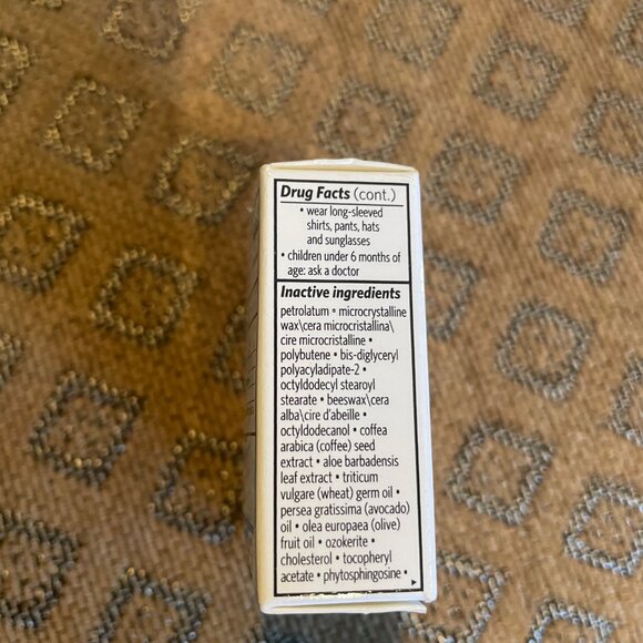 Bobbi Brown Hydrating SPF 15 Lip Balm, NWT, discontinued and difficult to find - Picture 7 of 7